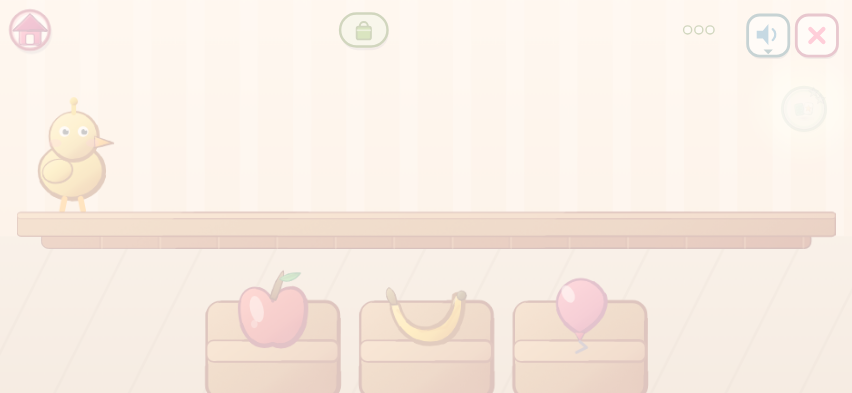 Estantería de La Tienda con frutas y globos